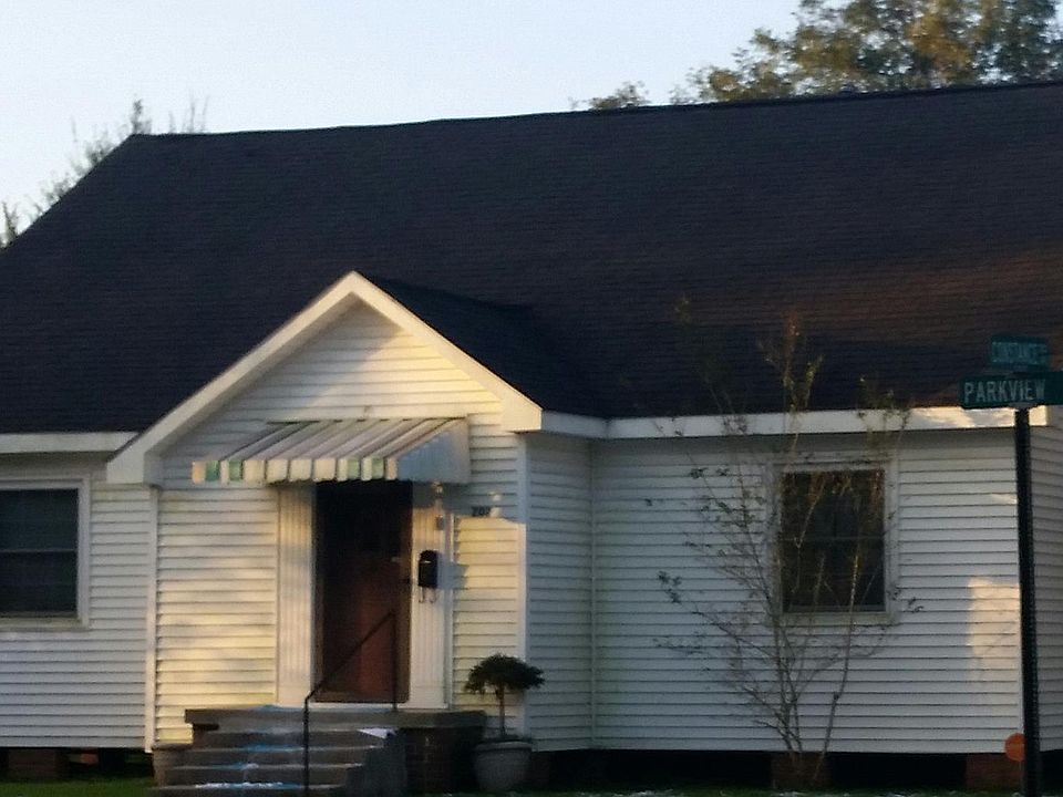 Spacious rooms, great yard, near park