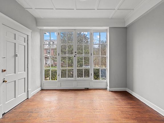 2nd image of 514 Wapping St #C