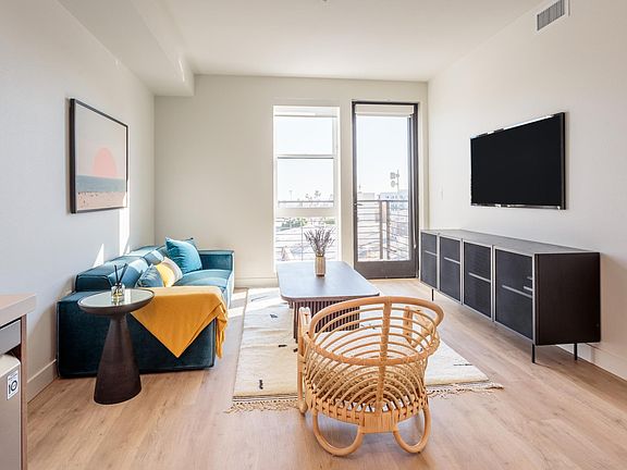 3rd image of 1718 N Las Palmas Ave APT 412