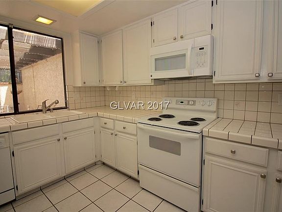 5th image of 2545 Malabar Ave