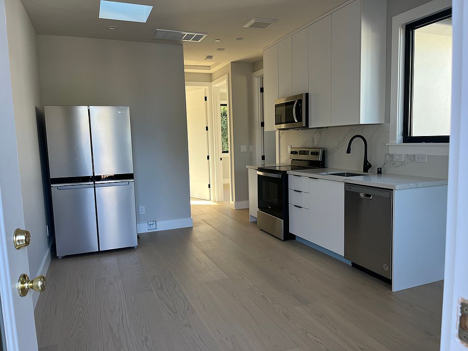 1st image of 3054 Price Ct