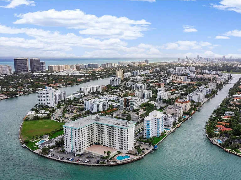 10350 W Bay Harbor Dr #4V — Photo 31