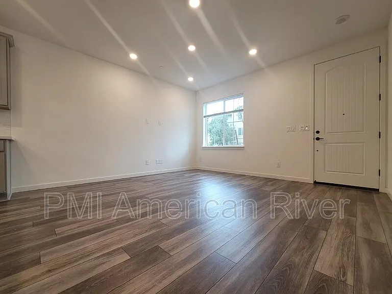 1648 Scarlet Ash Ave — Photo 7