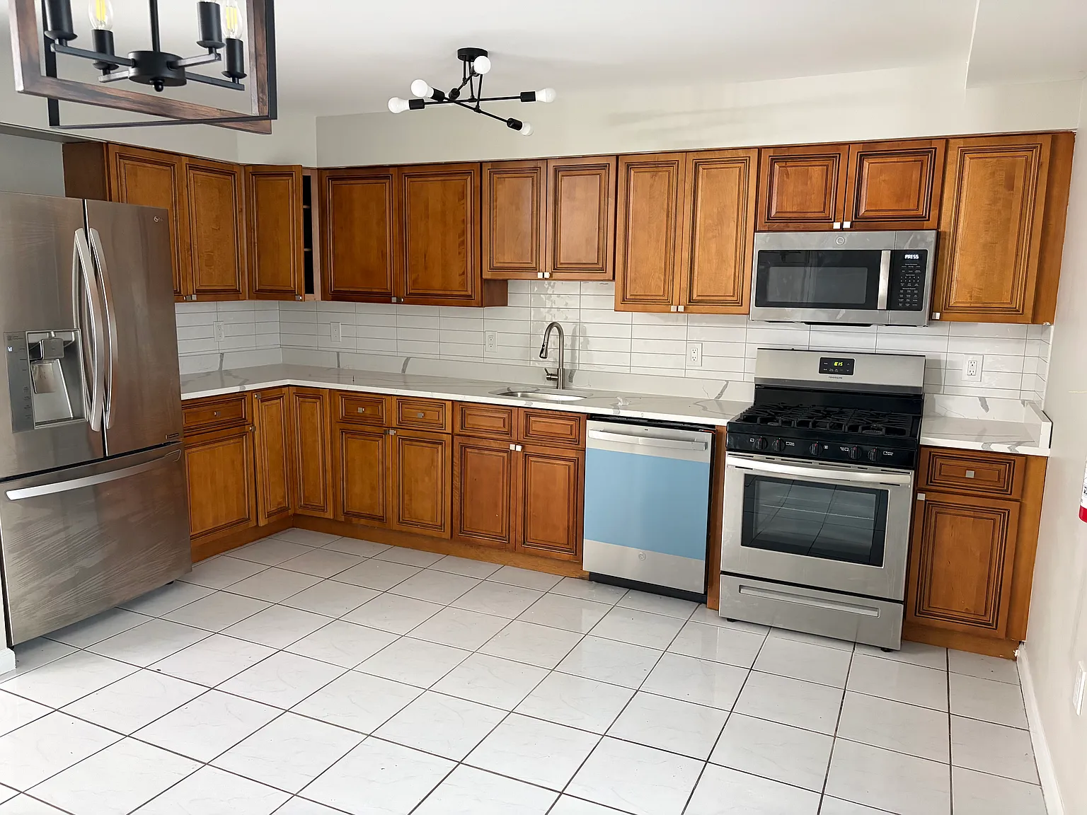 2 bed, 1000 sqft, $2,300 — Photo 3