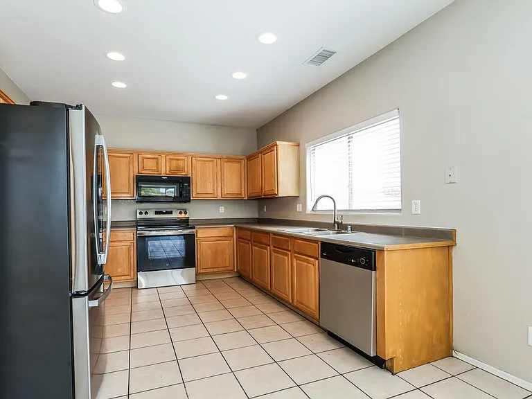 5245 W Bowker St — Photo 6