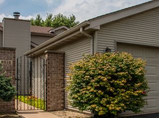 9512 Crown Commons Dr, Crown Point, IN 46307