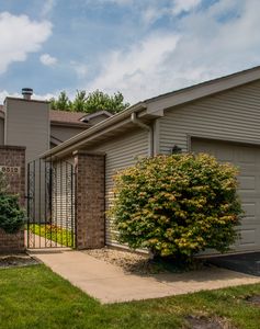 9512 Crown Commons Dr, Crown Point, IN, 46307