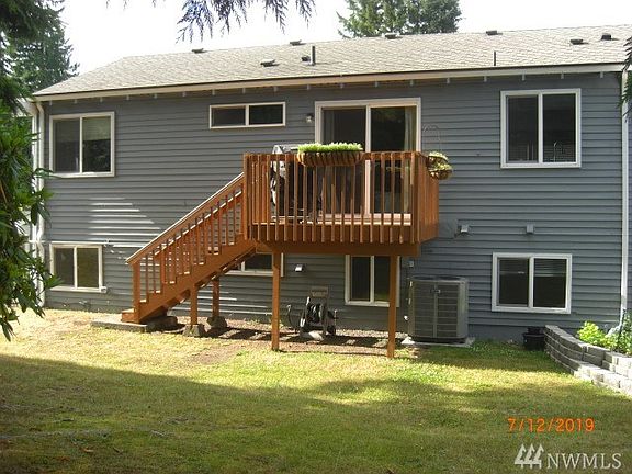 4th image of 626 NE Conifer Dr