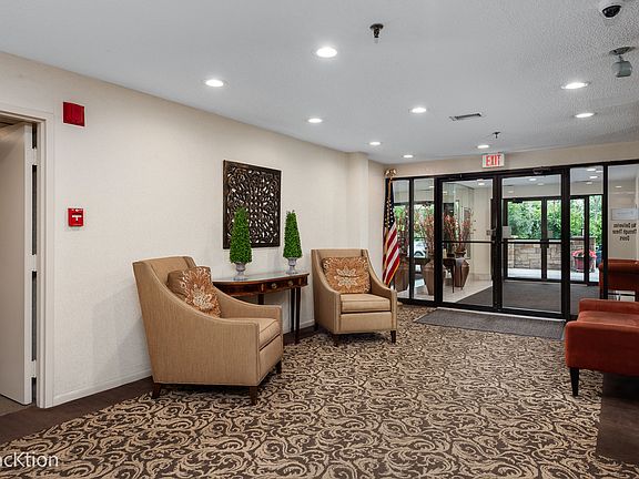 3rd image of 125 Acacia Cir APT 704E