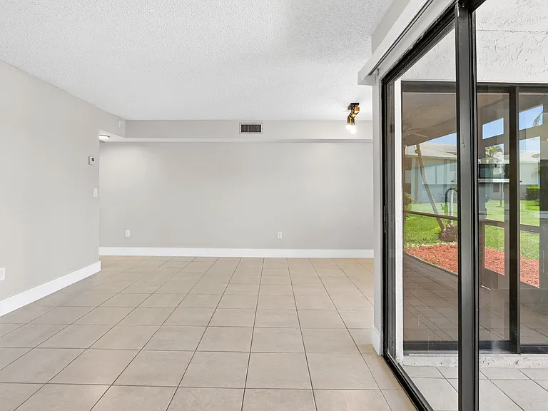 800 Independence Dr #800F — Photo 3