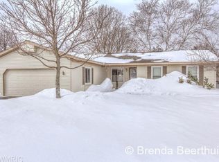 8241 Biloxi Dr NE, Rockford, MI 49341