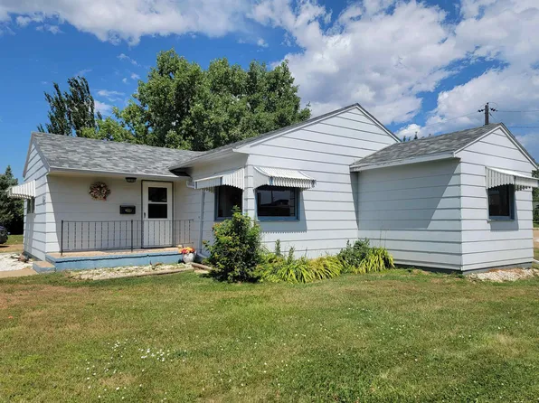 708 5th Ave W, Lemmon, SD 57638