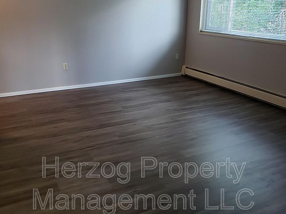 4th image of 408 McKay Ave S APT 16