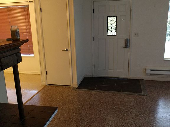 2nd image of 1805 Oakes Ave