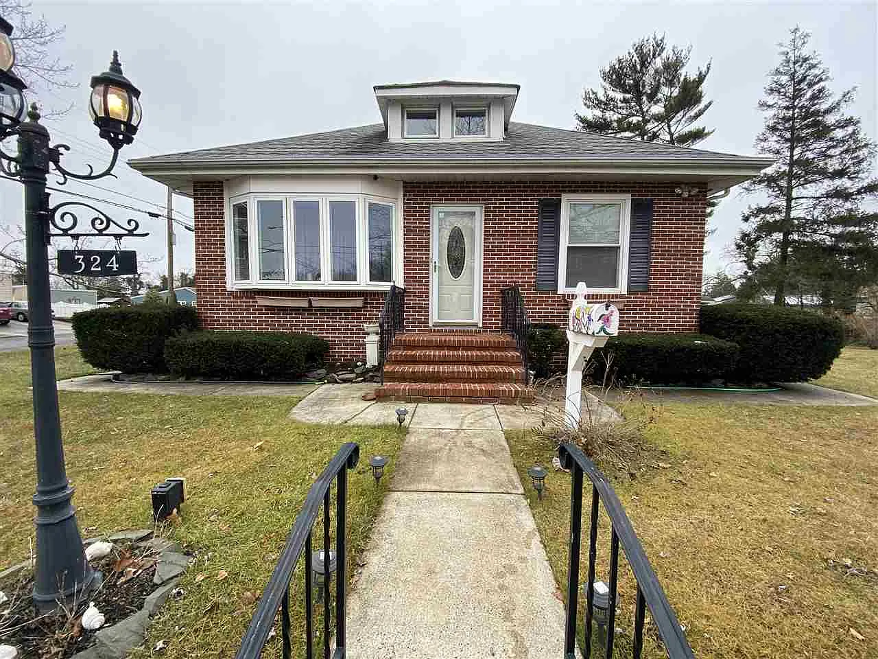 324 Sunny Ave photo 1