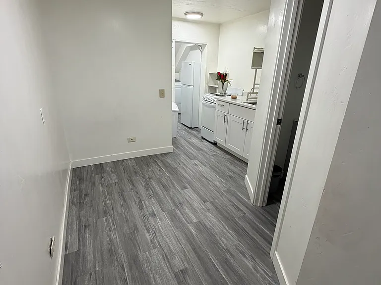862 Goddard St — Photo 6
