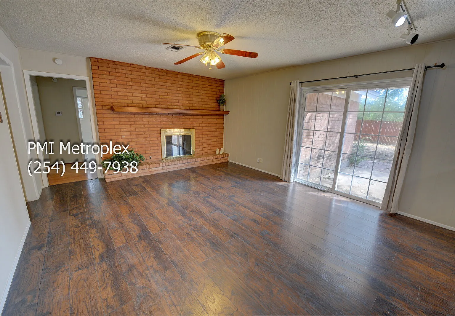 4 bed, 2.0 bath, 1489 sqft, $2,295 — Photo 4