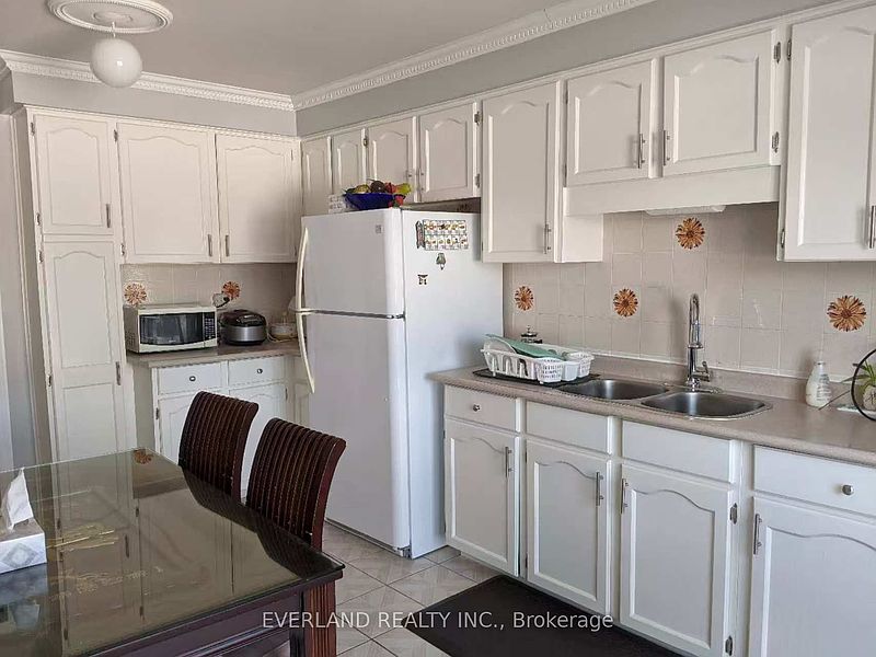 Toronto House for rent - 3 Bedrooms — photo 4