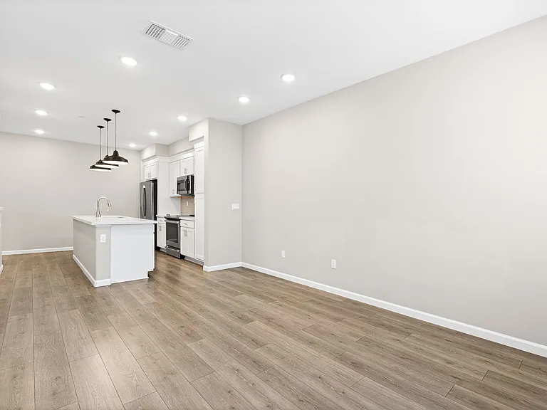 327 Pear Tree Ter #B — Photo 9