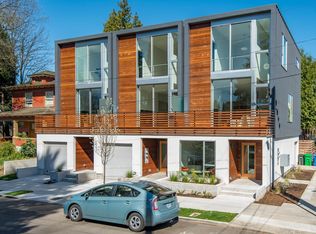 1571 SE Ankeny St #A, Portland, OR 97214