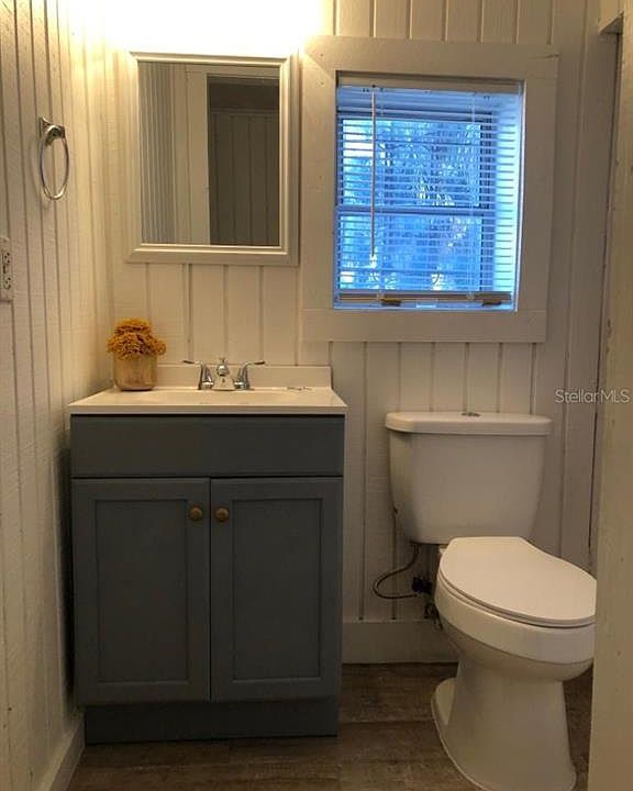 1st image of 1403 W 1st St