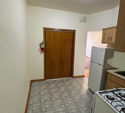 5th image of 119 Westwood Ave #1