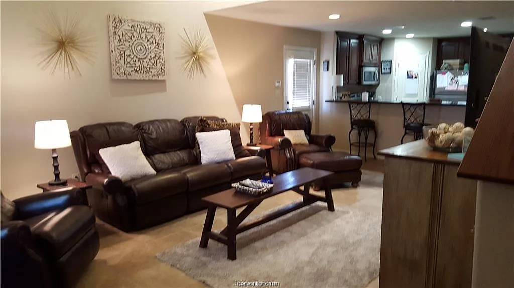 1 bed, 1902 sqft, $550 — Photo 2