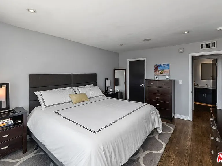 2260 N Cahuenga Blvd #502 — Photo 17