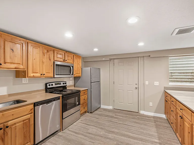 The Grove Apartments — Photo 5