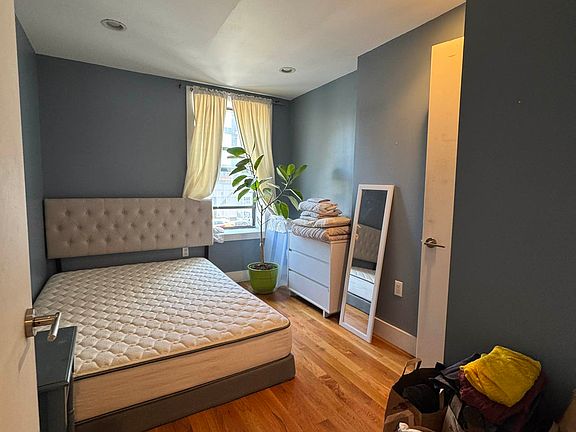 4th image of 992 Atlantic Ave #2