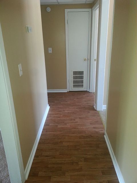 2nd image of 122 Lakeview Ct APT A