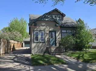 1011 Cottonwood St, Grand Forks, ND 58201