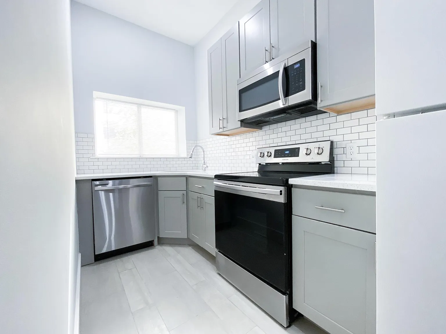 2 bed, 700 sqft, $2,500 — Photo 2