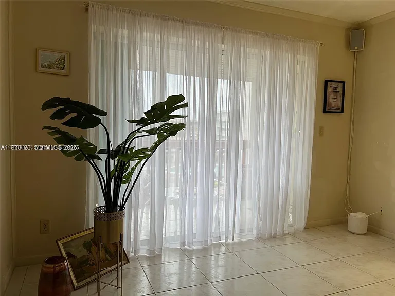 215 SE 3rd Ave #3-D — Photo 9