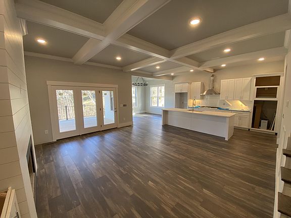 4th image of 401 Arrow Ct