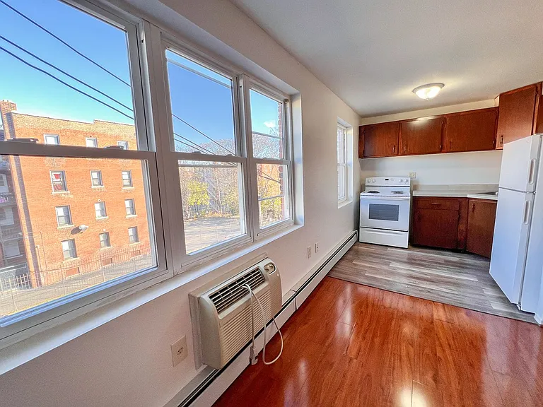 322 Hudson St / Luca Investments LLC — Photo 7
