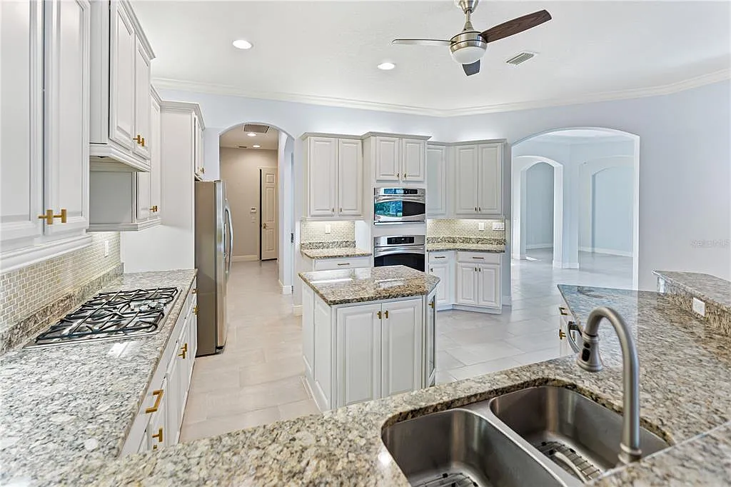 4 bed, 3.0 bath, 3289 sqft, $6,000 — Photo 4