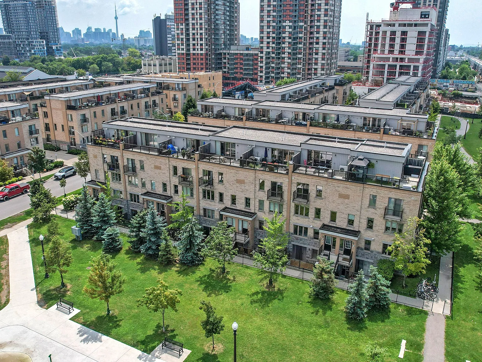 Brownstone on Powerhouse — Photo 2