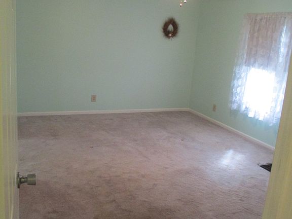 5th image of 33424 Court Dr
