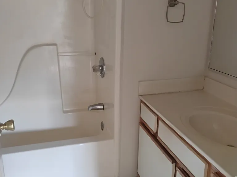 405 Farmer Rd #5-R — Photo 3