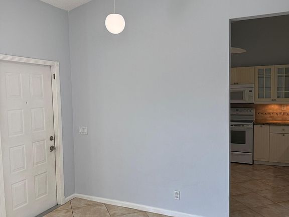 3rd image of 2351 NE 14th Street Cswy APT 537