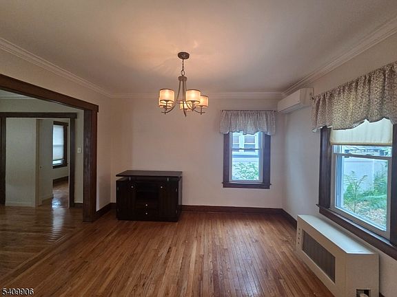 3rd image of 1038 Fairview Pl