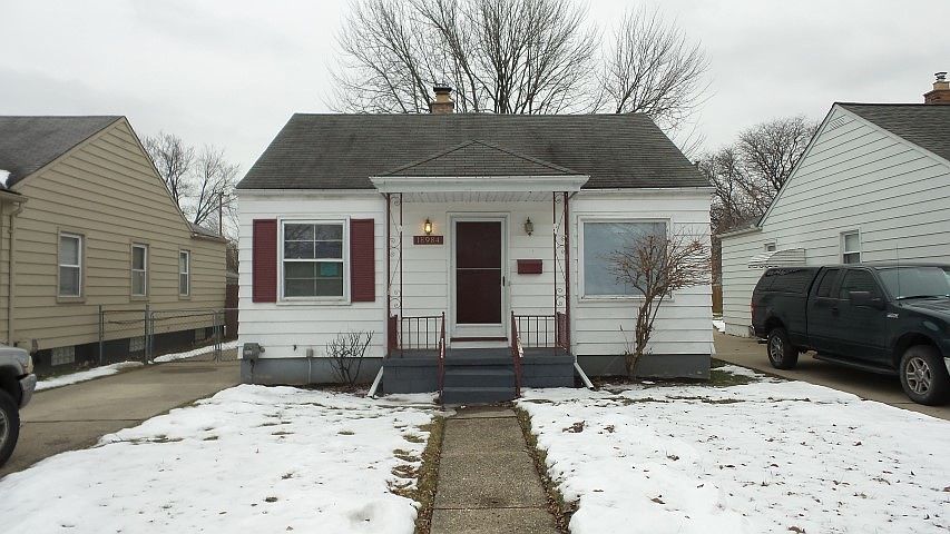 1st image of 18984 Woodland St