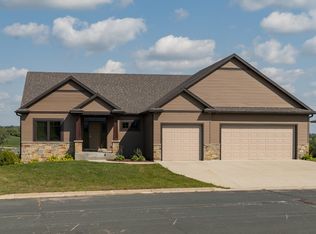 858 Augusta Ave, Zumbrota, MN 55992