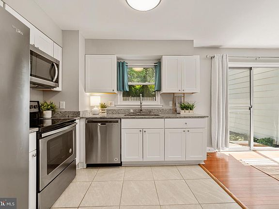 3rd image of 4058 Hanson Oaks Dr
