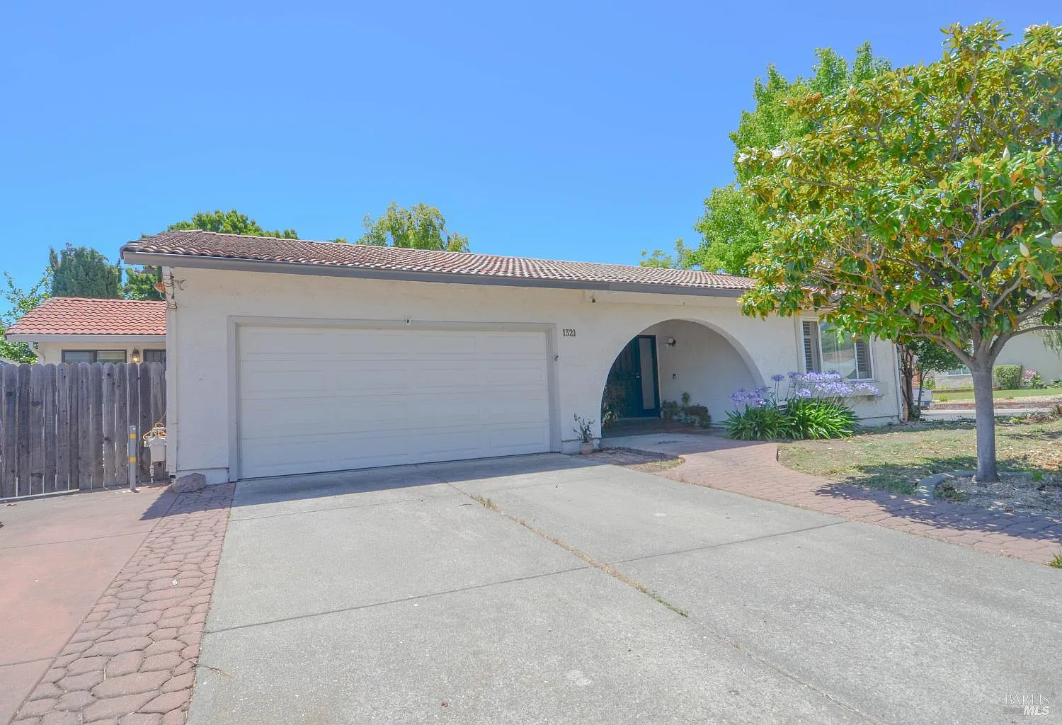 5 bed, 2.5 bath, 1962 sqft, $3,950 — Photo 3