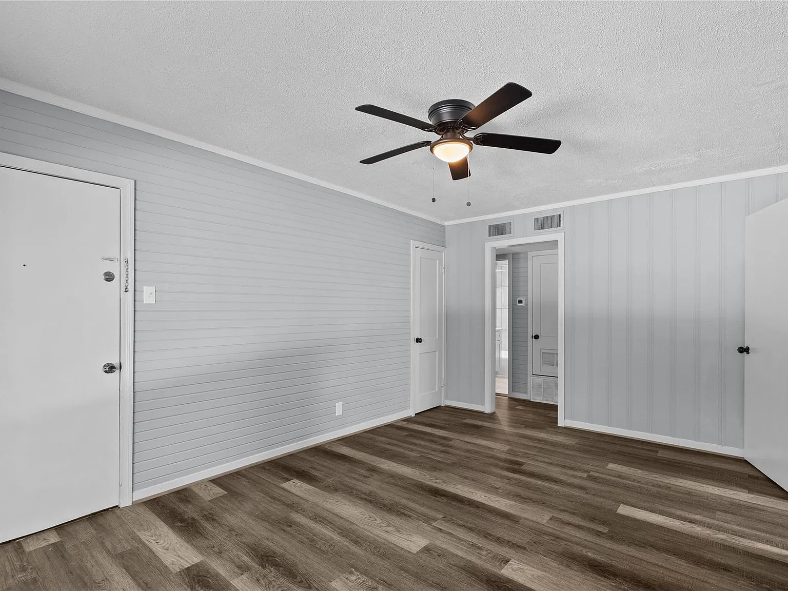 2 bed, 1.0 bath, 710 sqft, $925 — Photo 2