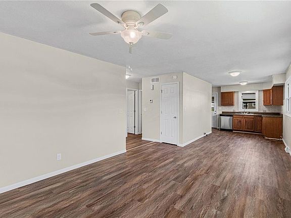 5th image of 509 E 2nd St