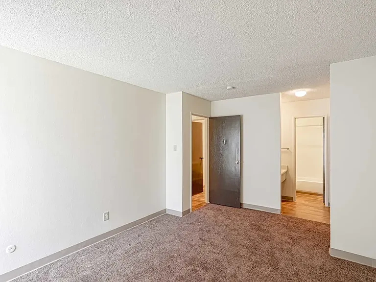 Pine Creek Apartments — Photo 13