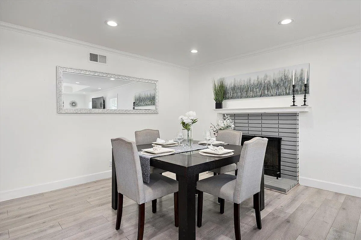 3 bed, 1.5 bath, 1319 sqft, $4,800 — Photo 3